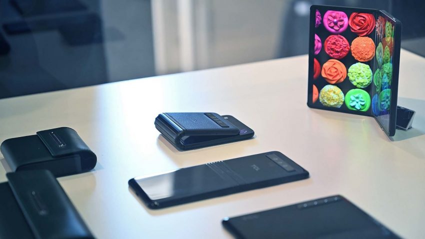 TCL Prototip Olan Katlanabilir Akıllı Telefon Tasarımlarını Gösterdi!