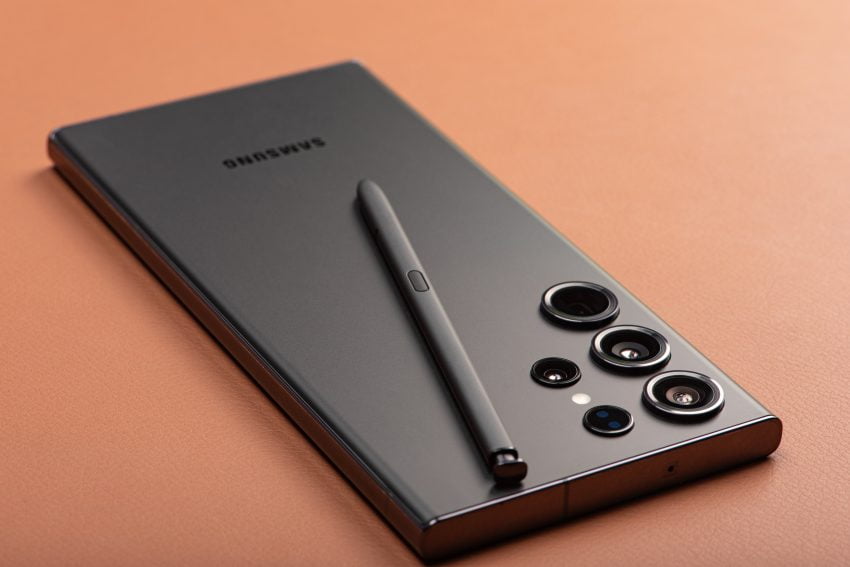 Düz Galaxy S25 Daha Büyük Bir Ekrana Sahip Olabilir!